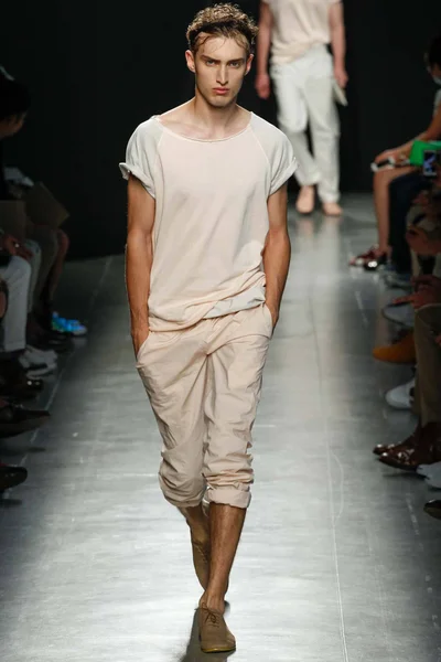 Look 19
